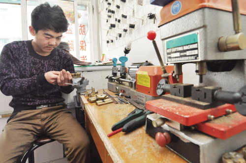 望谟开锁店为啥“牛号”频现 听开锁师傅讲什么锁最防盗