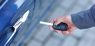 望谟汽车钥匙锁在车里了怎么办？如何开汽车锁